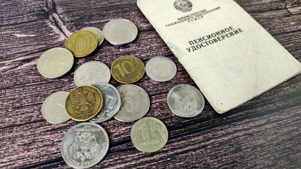 Нужно ли платить НДФЛ работающему пенсионеру?