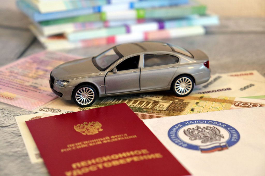 Нужно ли платить транспортный налог пенсионерам?