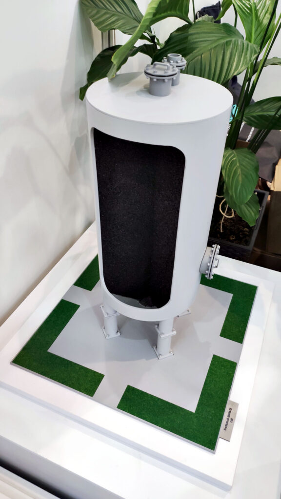 Макет фильтрации биогаза в вертикальном резервуаре системы утилизации