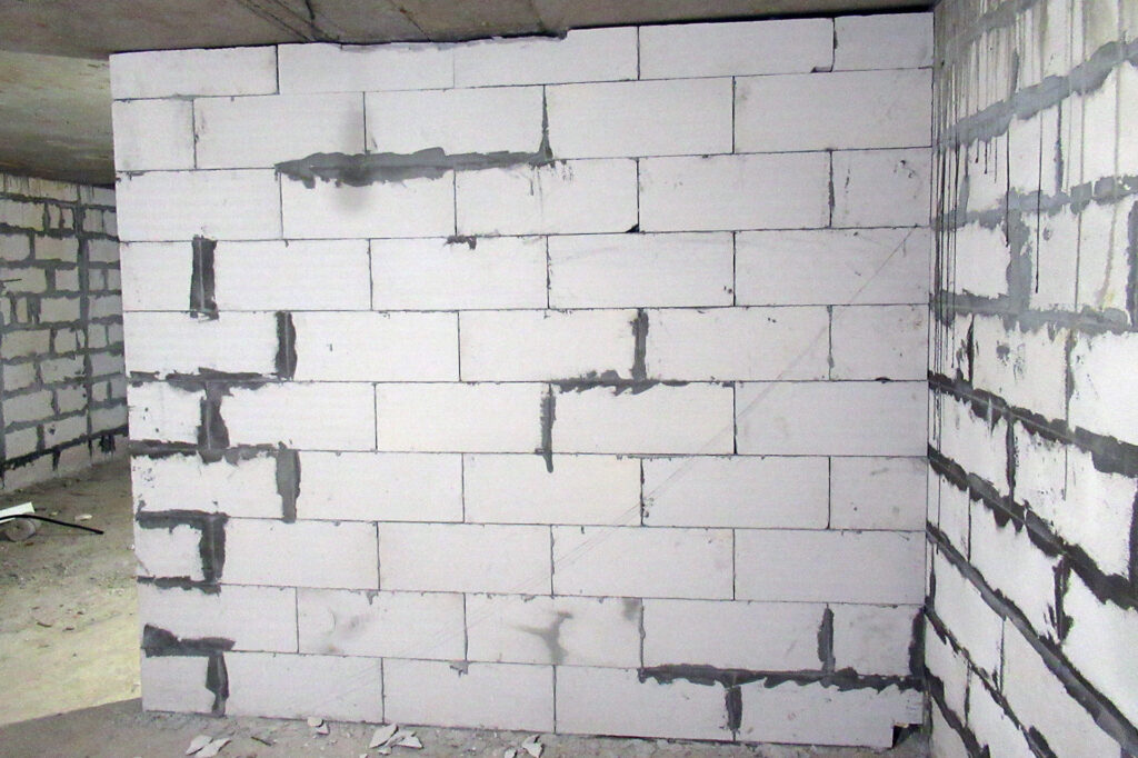 Газобетон в современном строительстве: обзор свойств и применения