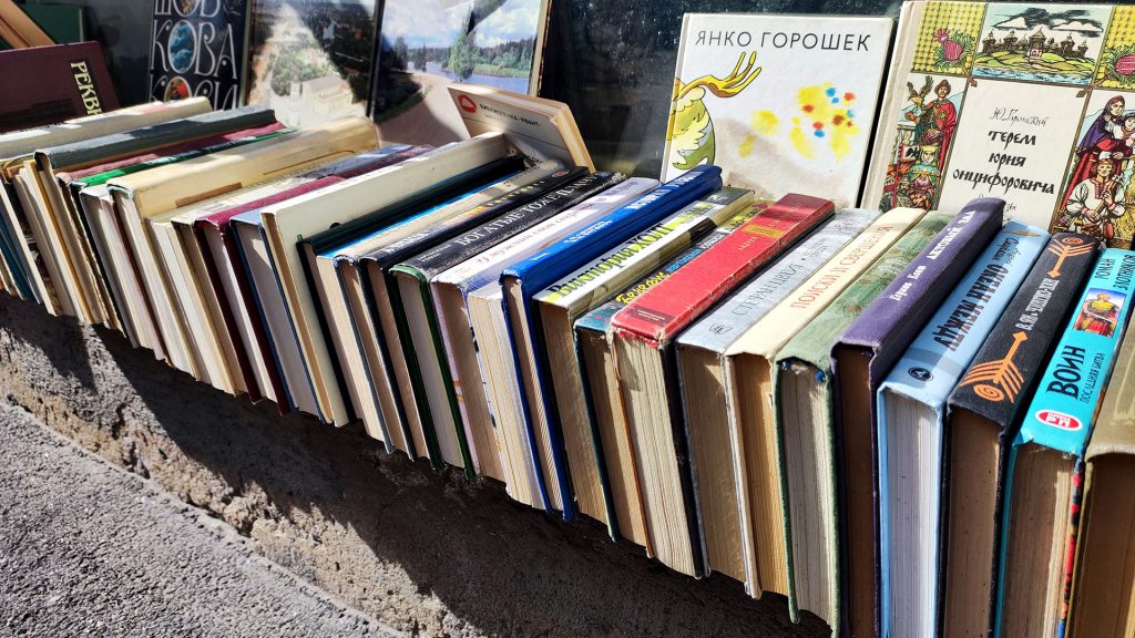 Как самостоятельно продать ненужные книги?