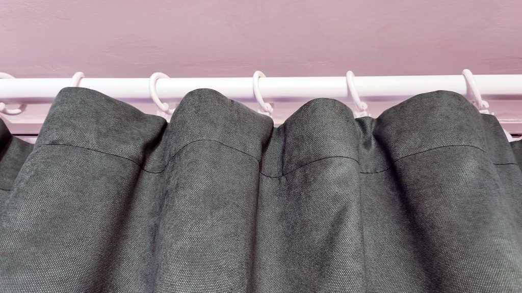 Как выбрать карнизы для штор на заказ?