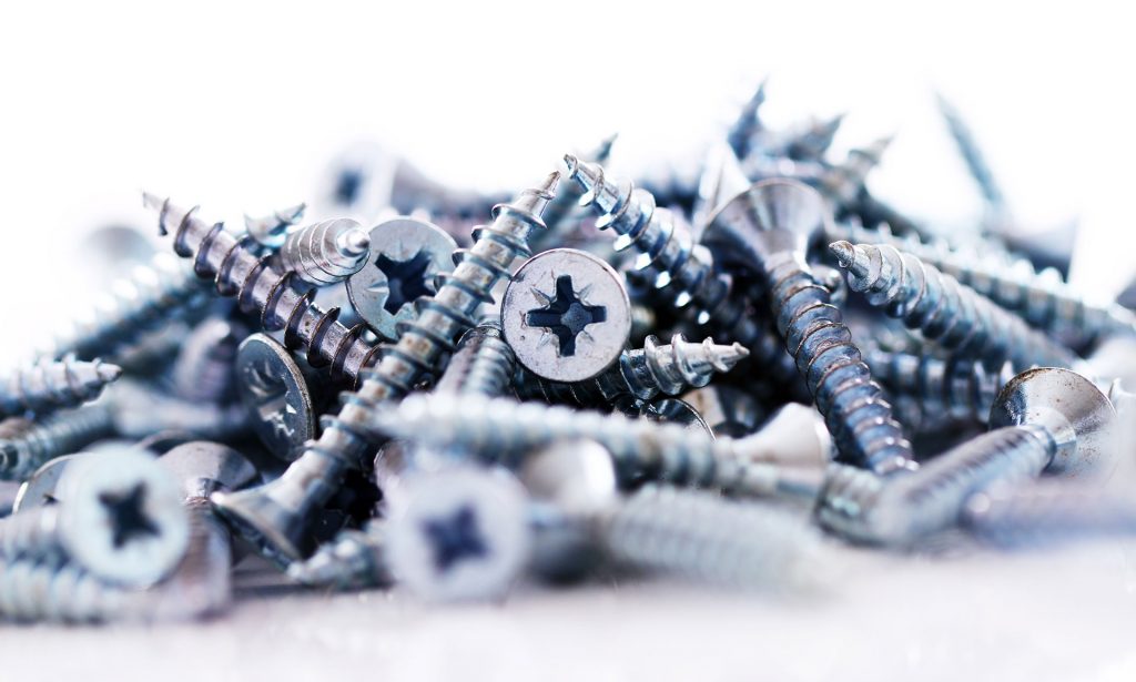 Какие бывают саморезы и как они используются в строительстве?