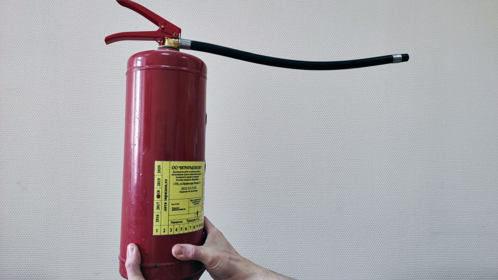 Куда сдать огнетушители на утилизацию: требования законодательства