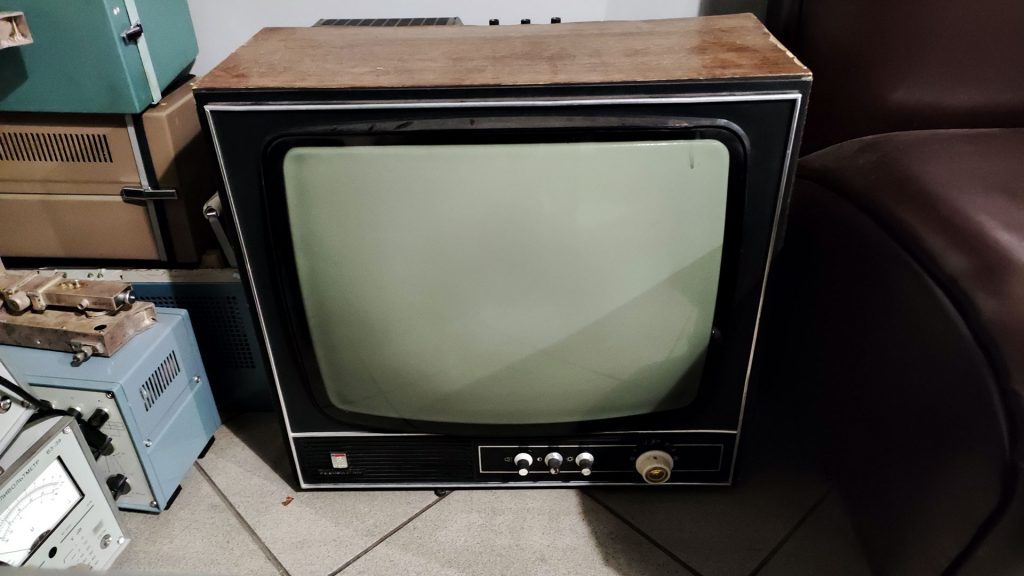 Куда можно сдать сломанный или старый телевизор за деньги?