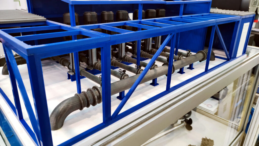 Модель насосной станции с трубопроводами и электродвигателями