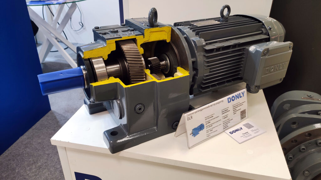 Модель мотор-редуктора DONLY с демонстрацией внутреннего устройства