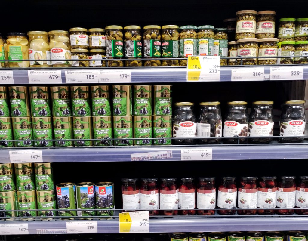 Почему нужно утилизировать просроченные продукты питания?