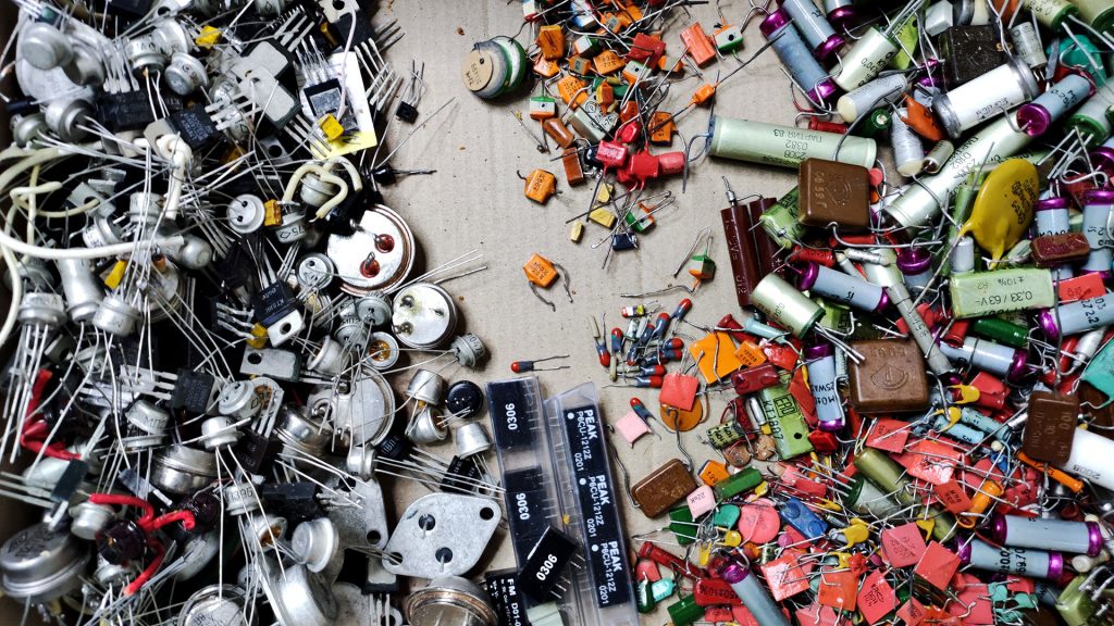 Какие радиодетали, содержащие драгметаллы, принимают на лом?