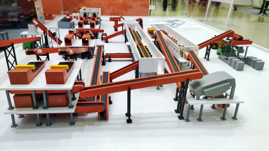 Макет сортировочной линии с конвейерами и сепараторами
