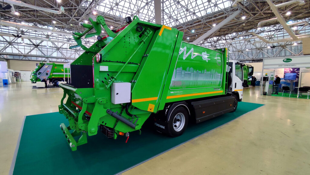 Задняя часть электромусоровоза на WASMA 2025