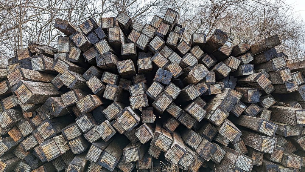 Зачем нужна утилизация деревянных шпал?